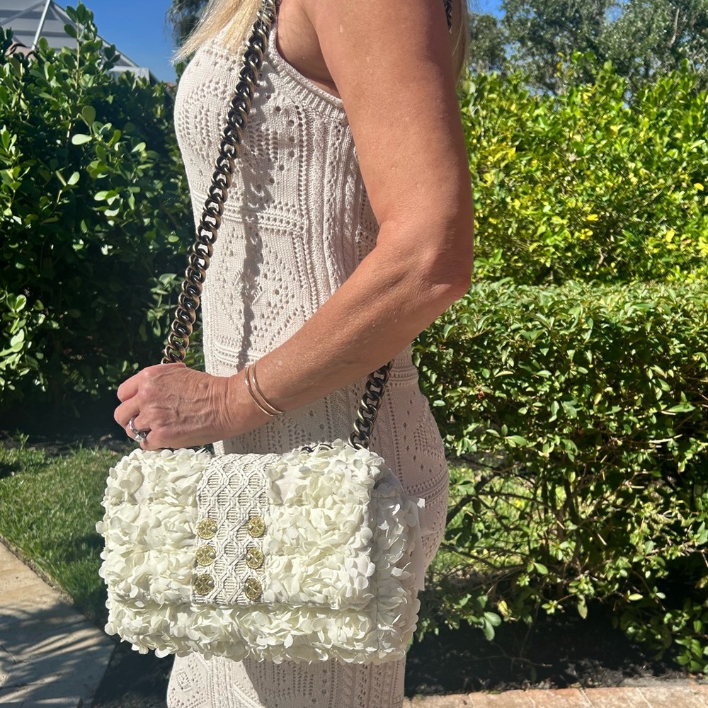 NWT Gorgeous Kooreloo floral cross body summer bag in white.